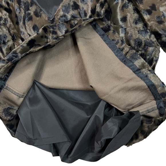 Trina Turk Women’s Small Faux Fur Leopard Animal Print V-Neck Coquette Top - Picture 7 of 13